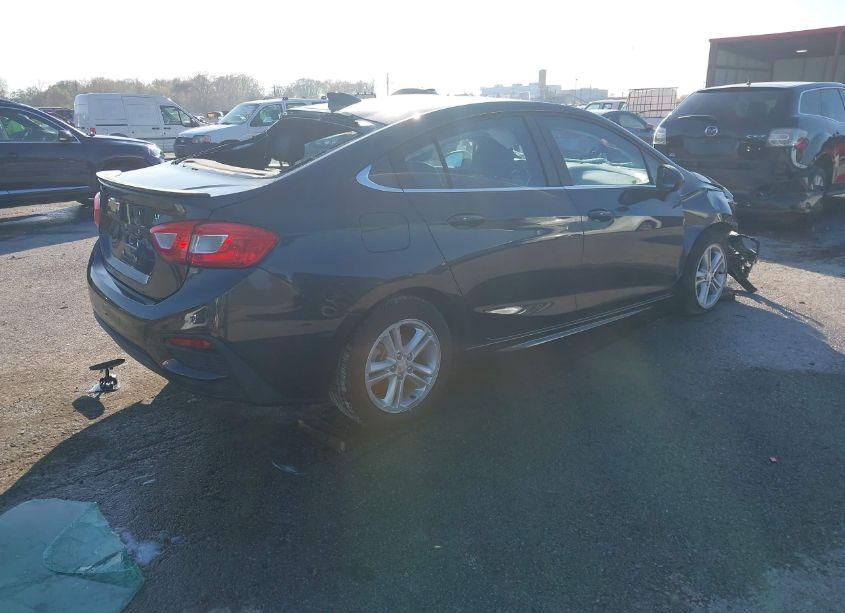 Photo 4 of 2017 Chevrolet Cruze LT AUTO (VIN 1G1BE5SMXH7175259)