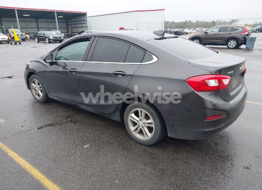 Photo 3 of 2017 Chevrolet Cruze LT AUTO (VIN 1G1BE5SMXH7178193)