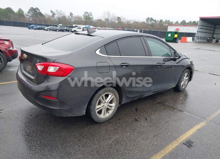 Photo 4 of 2017 Chevrolet Cruze LT AUTO (VIN 1G1BE5SMXH7178193)