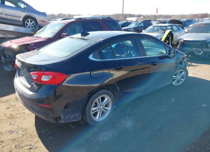 Photo 4 of 2017 Chevrolet Cruze LT AUTO (VIN 1G1BE5SMXH7184592)