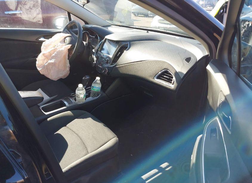 Photo 5 of 2017 Chevrolet Cruze LT AUTO (VIN 1G1BE5SMXH7184592)