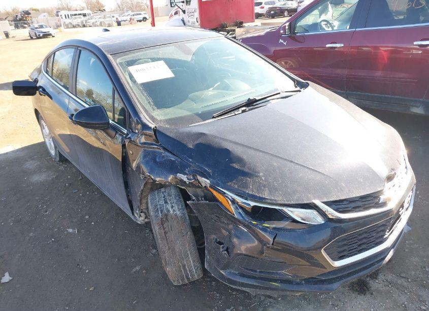 Photo 6 of 2017 Chevrolet Cruze LT AUTO (VIN 1G1BE5SMXH7184592)