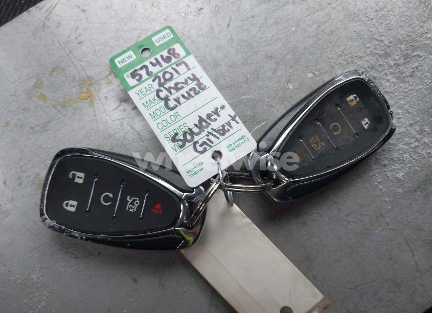 Photo 11 of 2017 Chevrolet Cruze LT AUTO (VIN 1G1BE5SMXH7200869)