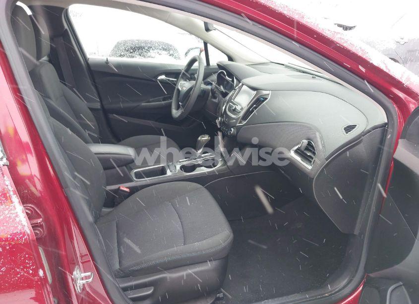 Photo 5 of 2017 Chevrolet Cruze LT AUTO (VIN 1G1BE5SMXH7200869)