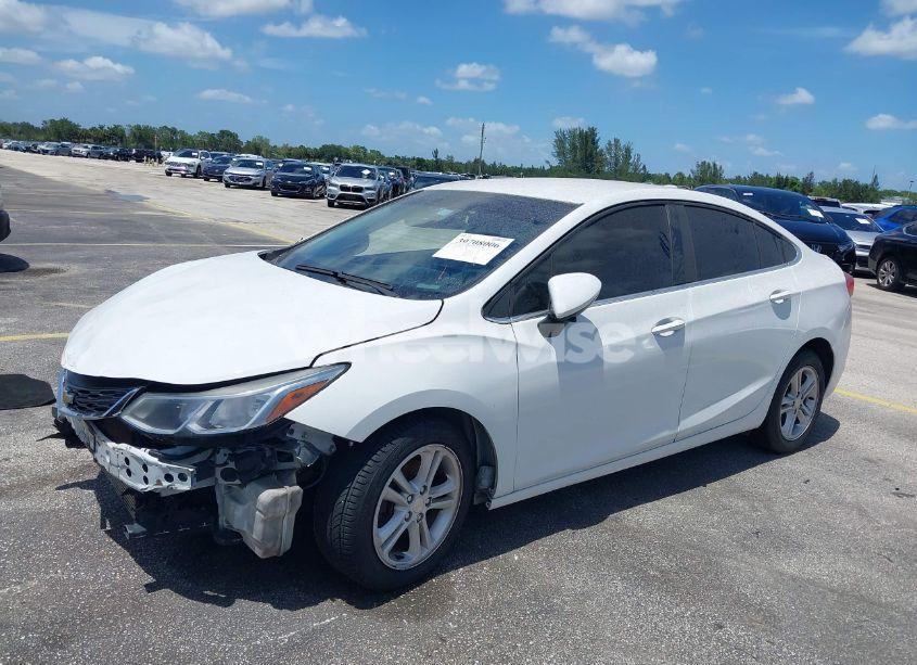 Photo 2 of 2017 Chevrolet Cruze LT AUTO (VIN 1G1BE5SMXH7207210)