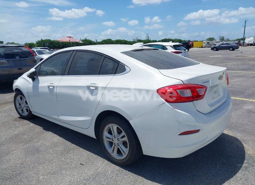 Photo 3 of 2017 Chevrolet Cruze LT AUTO (VIN 1G1BE5SMXH7207210)