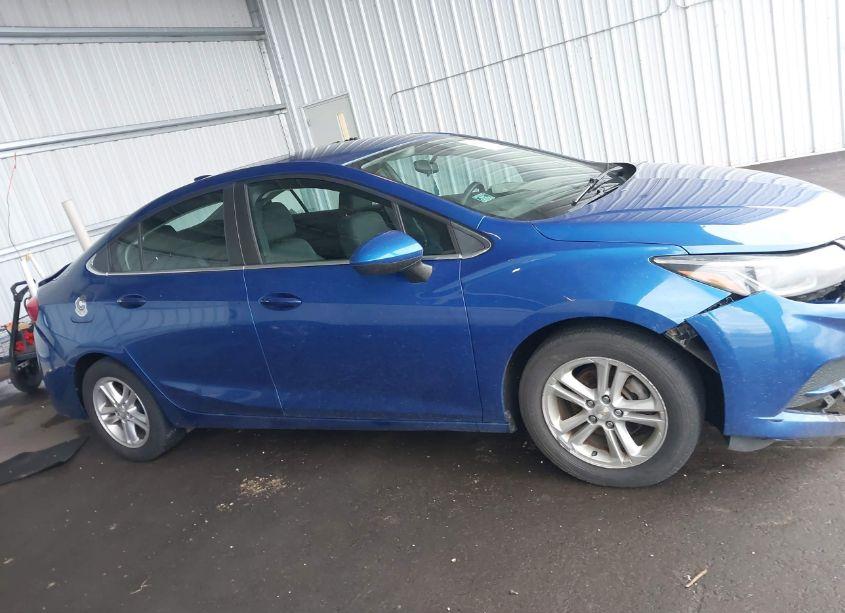 Photo 12 of 2017 Chevrolet Cruze LT AUTO (VIN 1G1BE5SMXH7214481)