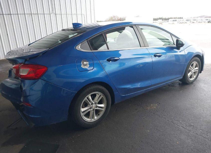 Photo 4 of 2017 Chevrolet Cruze LT AUTO (VIN 1G1BE5SMXH7214481)