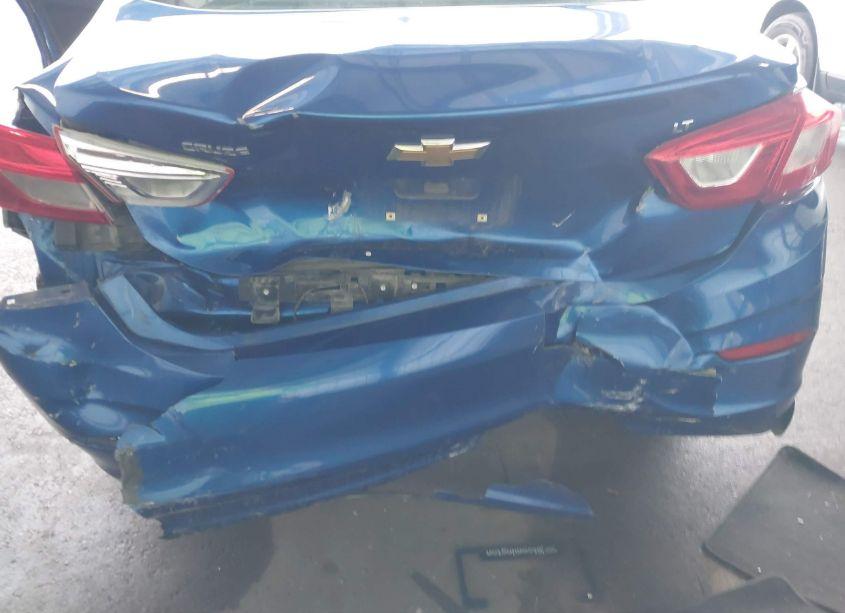 Photo 6 of 2017 Chevrolet Cruze LT AUTO (VIN 1G1BE5SMXH7214481)