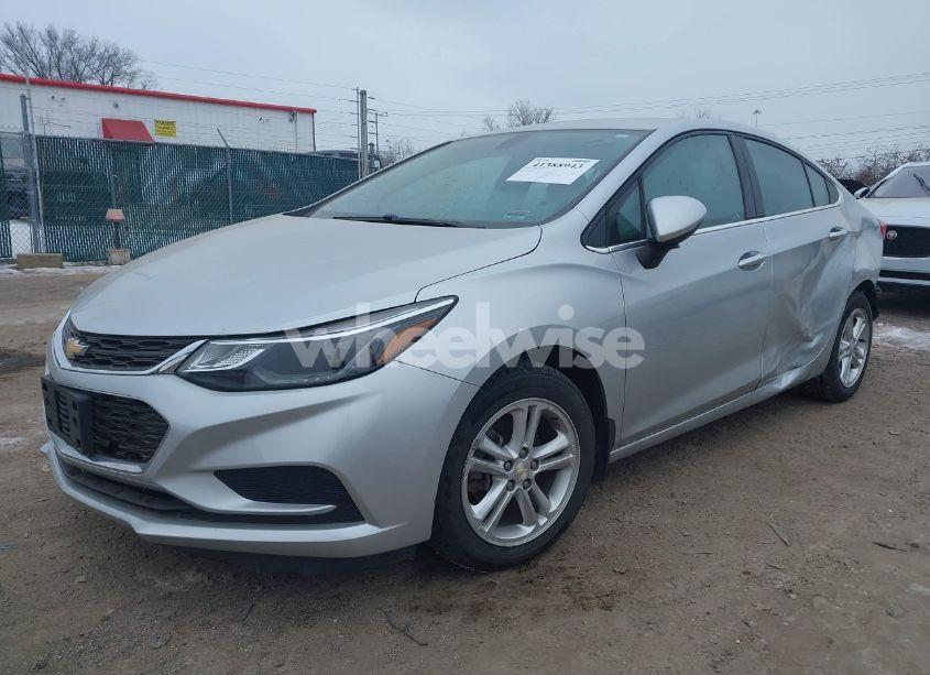 Photo 2 of 2017 Chevrolet Cruze LT AUTO (VIN 1G1BE5SMXH7233645)