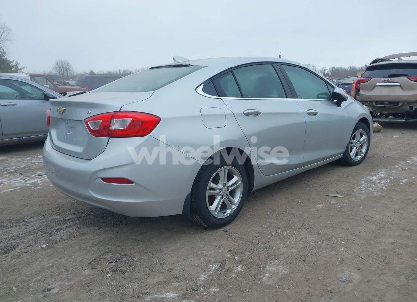 Photo 4 of 2017 Chevrolet Cruze LT AUTO (VIN 1G1BE5SMXH7233645)