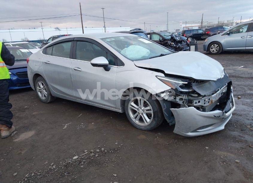 2017 Chevrolet Cruze LT AUTO (VIN 1G1BE5SMXH7236285) main photo