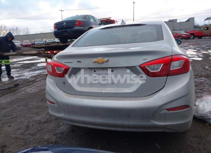 Photo 16 of 2017 Chevrolet Cruze LT AUTO (VIN 1G1BE5SMXH7236285)