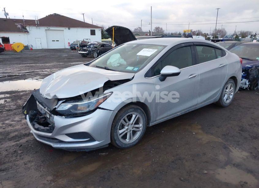 Photo 2 of 2017 Chevrolet Cruze LT AUTO (VIN 1G1BE5SMXH7236285)