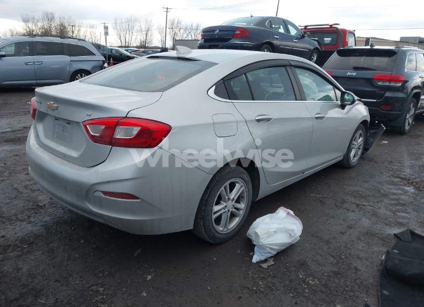 Photo 4 of 2017 Chevrolet Cruze LT AUTO (VIN 1G1BE5SMXH7236285)