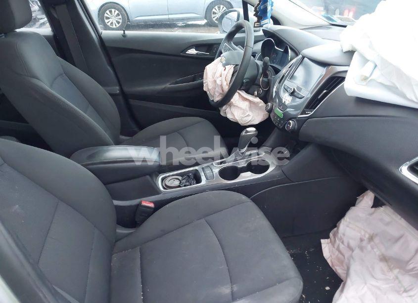 Photo 5 of 2017 Chevrolet Cruze LT AUTO (VIN 1G1BE5SMXH7236285)