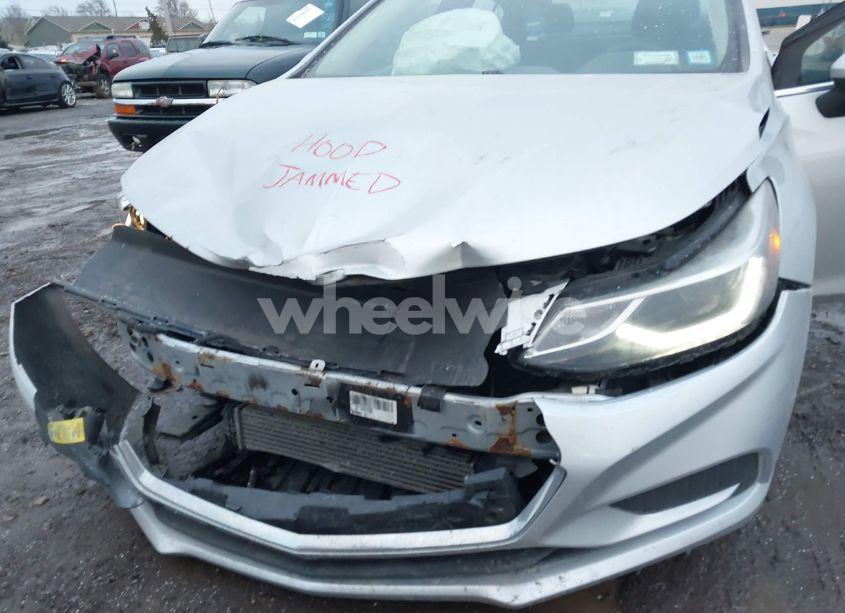 Photo 6 of 2017 Chevrolet Cruze LT AUTO (VIN 1G1BE5SMXH7236285)