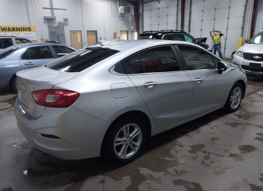 Photo 4 of 2017 Chevrolet Cruze LT AUTO (VIN 1G1BE5SMXH7254706)