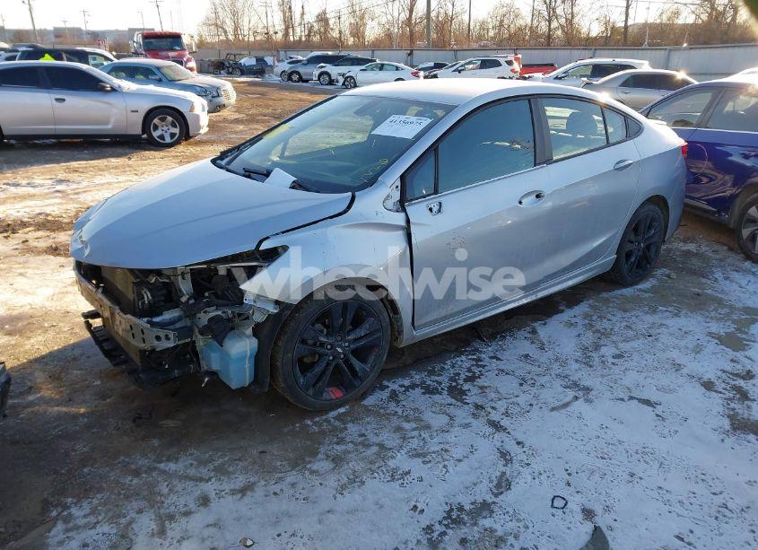 Photo 2 of 2017 Chevrolet Cruze LT AUTO (VIN 1G1BE5SMXH7260666)
