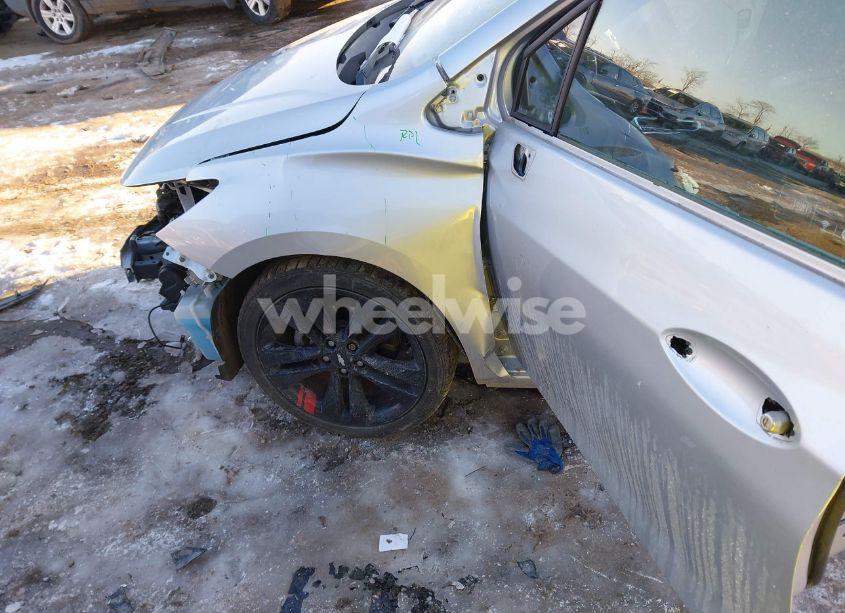 Photo 6 of 2017 Chevrolet Cruze LT AUTO (VIN 1G1BE5SMXH7260666)