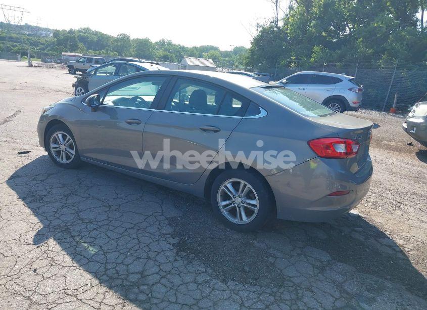 Photo 3 of 2017 Chevrolet Cruze LT AUTO (VIN 1G1BE5SMXH7273644)