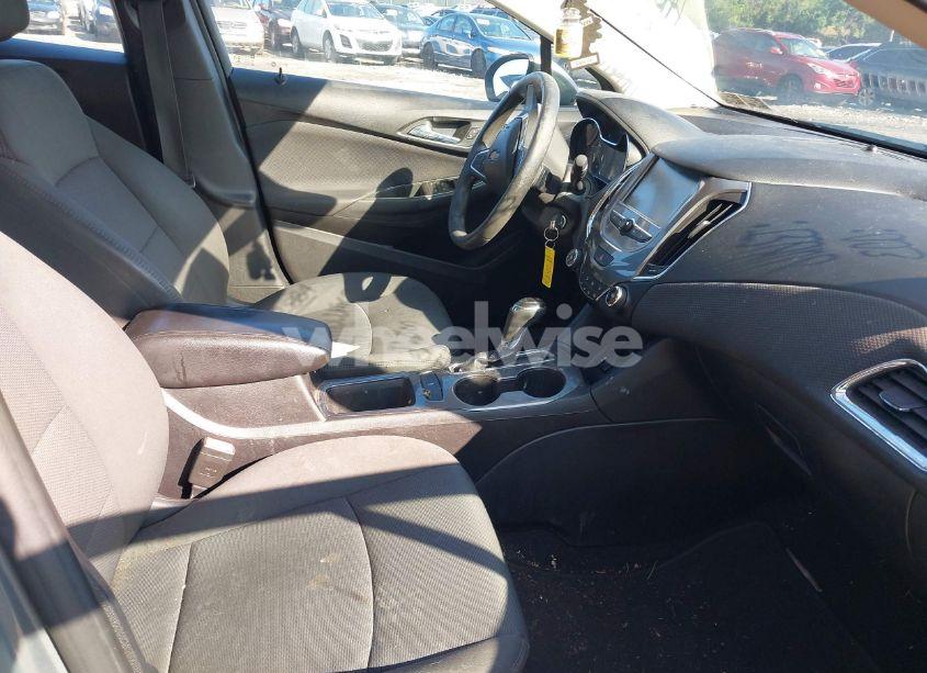 Photo 5 of 2017 Chevrolet Cruze LT AUTO (VIN 1G1BE5SMXH7273644)