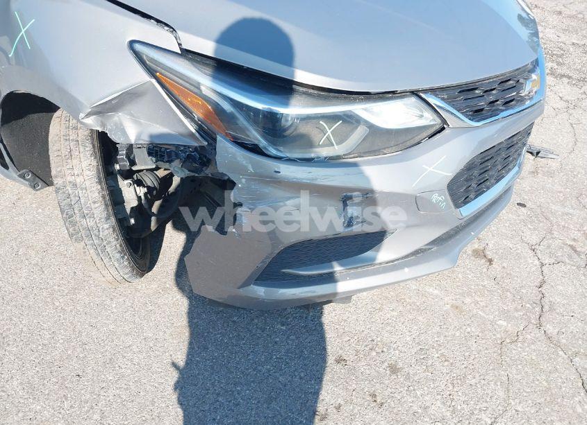 Photo 6 of 2017 Chevrolet Cruze LT AUTO (VIN 1G1BE5SMXH7273644)