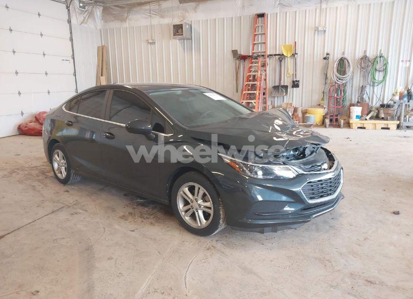 2018 Chevrolet Cruze LT AUTO (VIN 1G1BE5SMXJ7101698) main photo