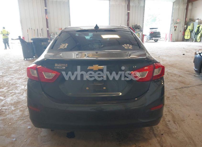 Photo 16 of 2018 Chevrolet Cruze LT AUTO (VIN 1G1BE5SMXJ7101698)