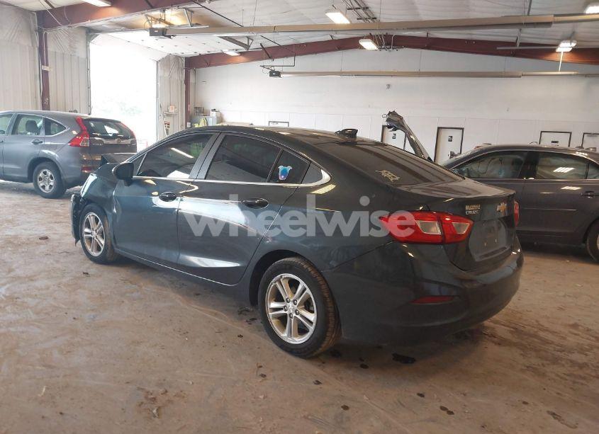 Photo 3 of 2018 Chevrolet Cruze LT AUTO (VIN 1G1BE5SMXJ7101698)