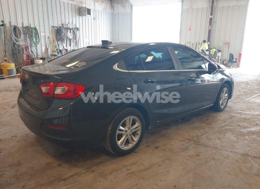 Photo 4 of 2018 Chevrolet Cruze LT AUTO (VIN 1G1BE5SMXJ7101698)