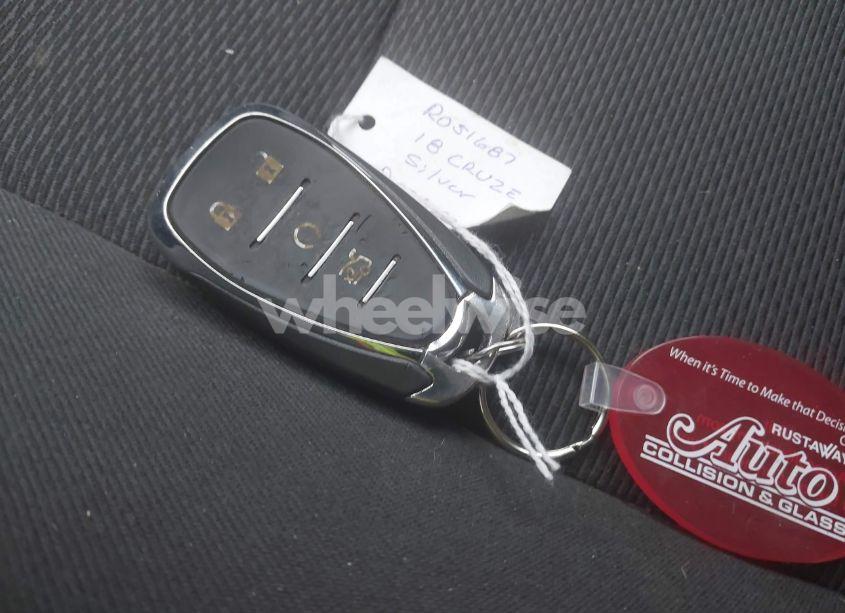 Photo 11 of 2018 Chevrolet Cruze LT AUTO (VIN 1G1BE5SMXJ7103922)