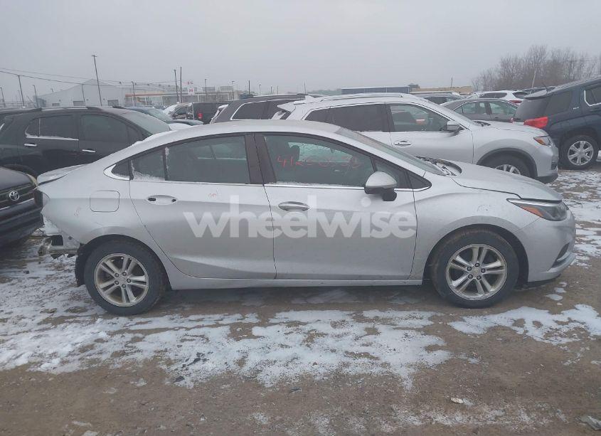 Photo 14 of 2018 Chevrolet Cruze LT AUTO (VIN 1G1BE5SMXJ7103922)