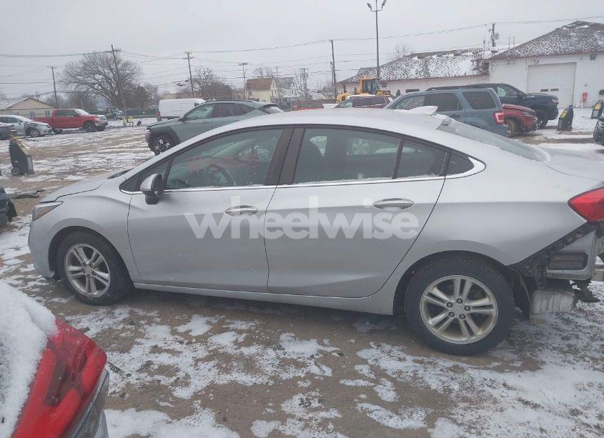 Photo 15 of 2018 Chevrolet Cruze LT AUTO (VIN 1G1BE5SMXJ7103922)