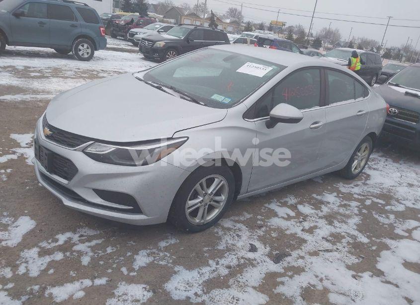 Photo 2 of 2018 Chevrolet Cruze LT AUTO (VIN 1G1BE5SMXJ7103922)