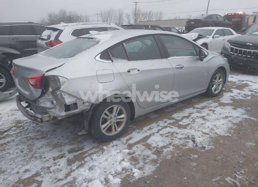 Photo 4 of 2018 Chevrolet Cruze LT AUTO (VIN 1G1BE5SMXJ7103922)