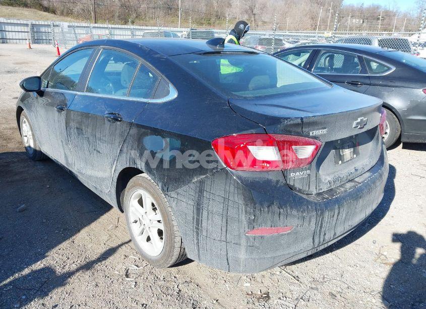 Photo 3 of 2018 Chevrolet Cruze LT AUTO (VIN 1G1BE5SMXJ7134183)