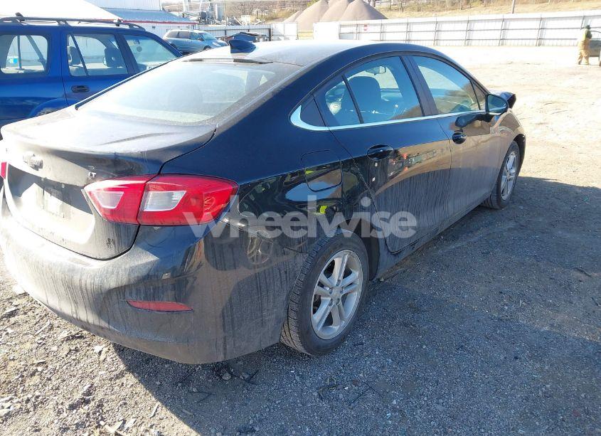 Photo 4 of 2018 Chevrolet Cruze LT AUTO (VIN 1G1BE5SMXJ7134183)