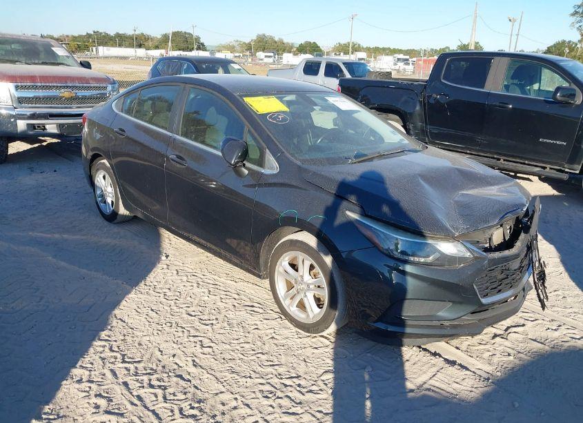 2018 Chevrolet Cruze LT AUTO (VIN 1G1BE5SMXJ7158208) main photo