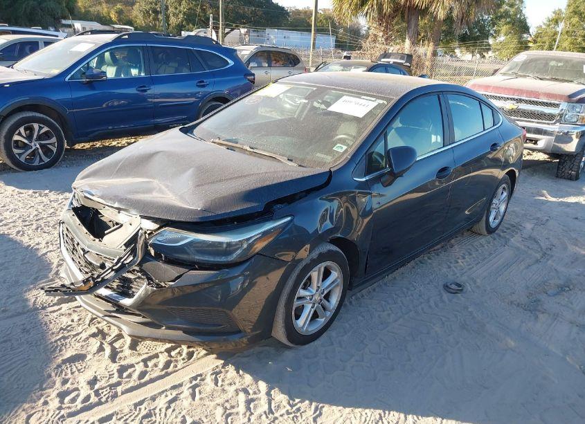 Photo 2 of 2018 Chevrolet Cruze LT AUTO (VIN 1G1BE5SMXJ7158208)