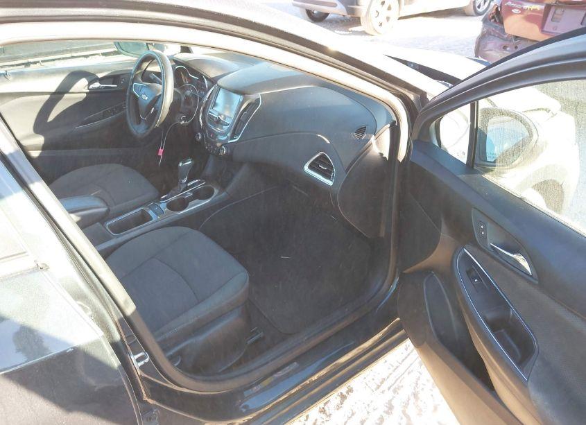 Photo 5 of 2018 Chevrolet Cruze LT AUTO (VIN 1G1BE5SMXJ7158208)