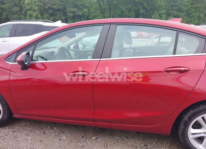 Photo 14 of 2018 Chevrolet Cruze LT AUTO (VIN 1G1BE5SMXJ7184646)