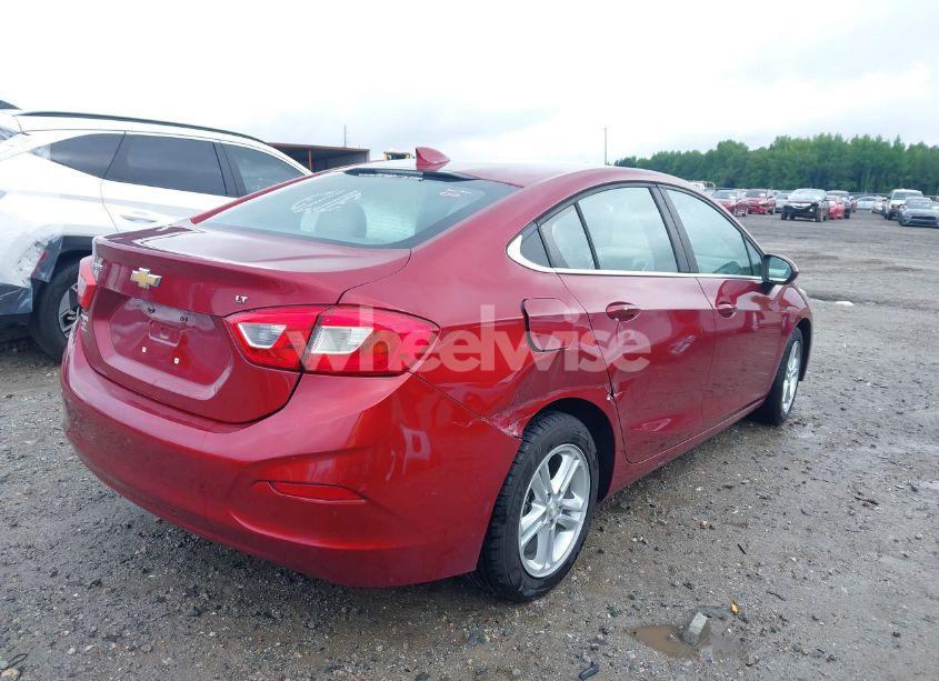 Photo 4 of 2018 Chevrolet Cruze LT AUTO (VIN 1G1BE5SMXJ7184646)