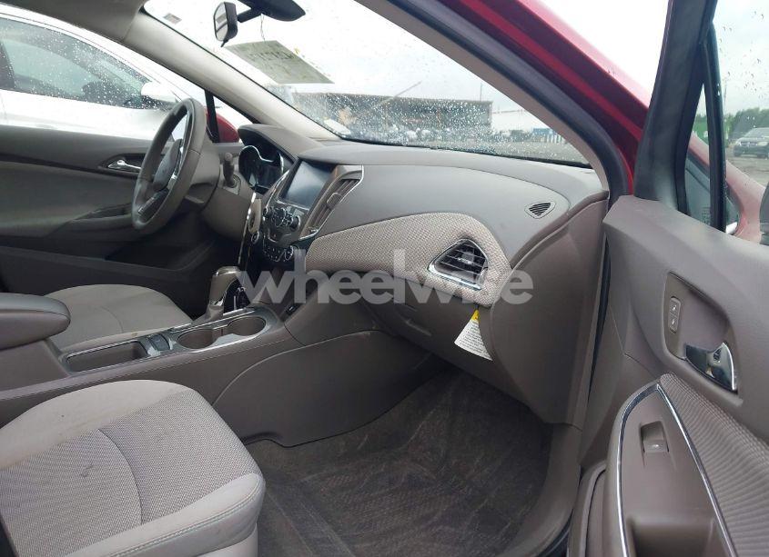 Photo 5 of 2018 Chevrolet Cruze LT AUTO (VIN 1G1BE5SMXJ7184646)