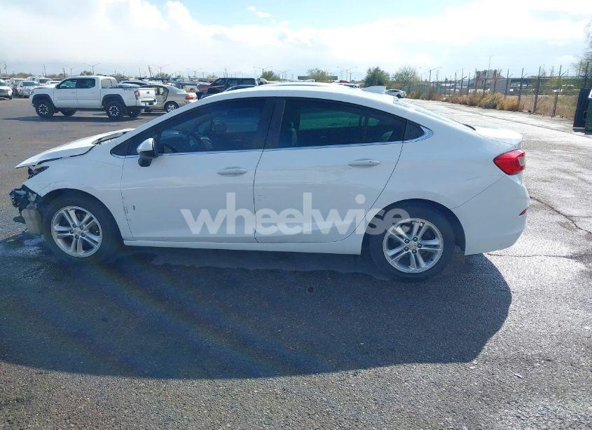 Photo 15 of 2018 Chevrolet Cruze LT AUTO (VIN 1G1BE5SMXJ7185697)