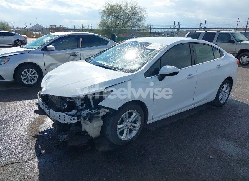 Photo 2 of 2018 Chevrolet Cruze LT AUTO (VIN 1G1BE5SMXJ7185697)