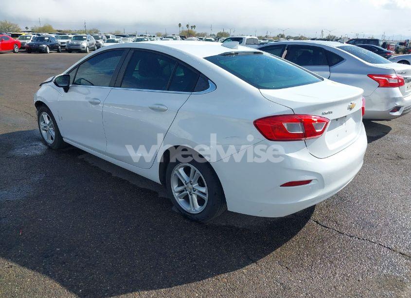 Photo 3 of 2018 Chevrolet Cruze LT AUTO (VIN 1G1BE5SMXJ7185697)