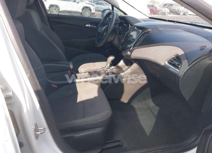 Photo 5 of 2018 Chevrolet Cruze LT AUTO (VIN 1G1BE5SMXJ7185697)