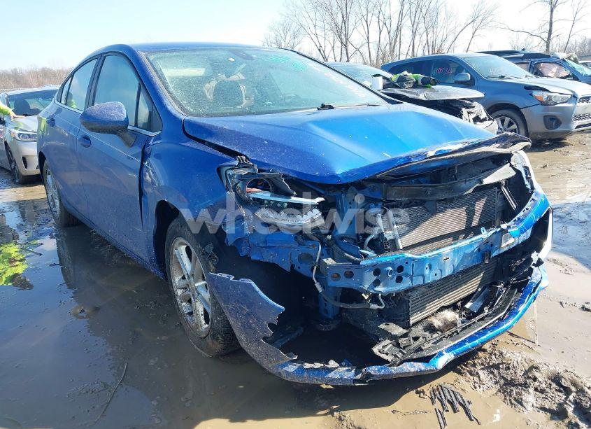 2018 Chevrolet Cruze LT AUTO (VIN 1G1BE5SMXJ7205561) main photo
