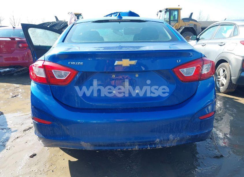 Photo 16 of 2018 Chevrolet Cruze LT AUTO (VIN 1G1BE5SMXJ7205561)